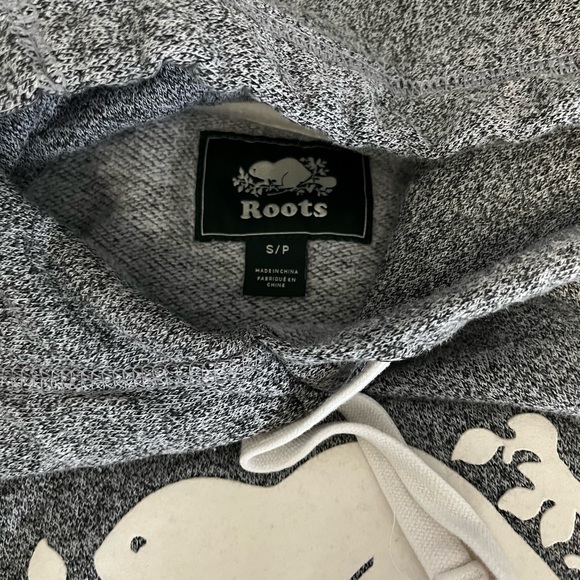 Roots sweatshirt size small - Picture 3 of 3